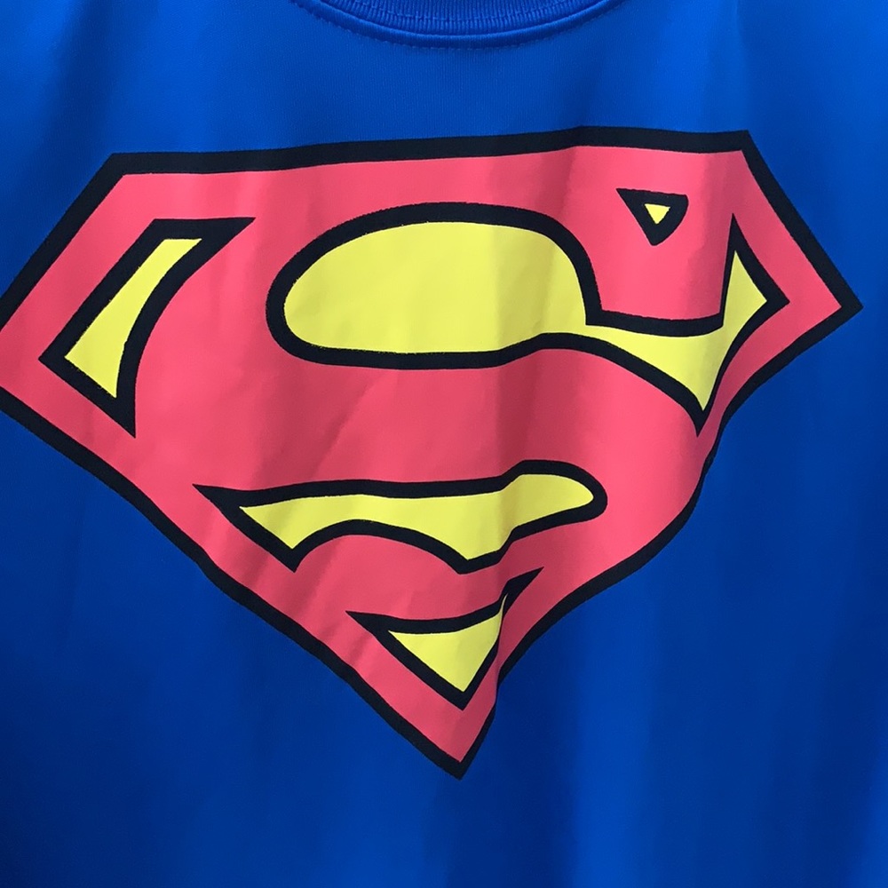 Superman top! - Picture 2 of 4